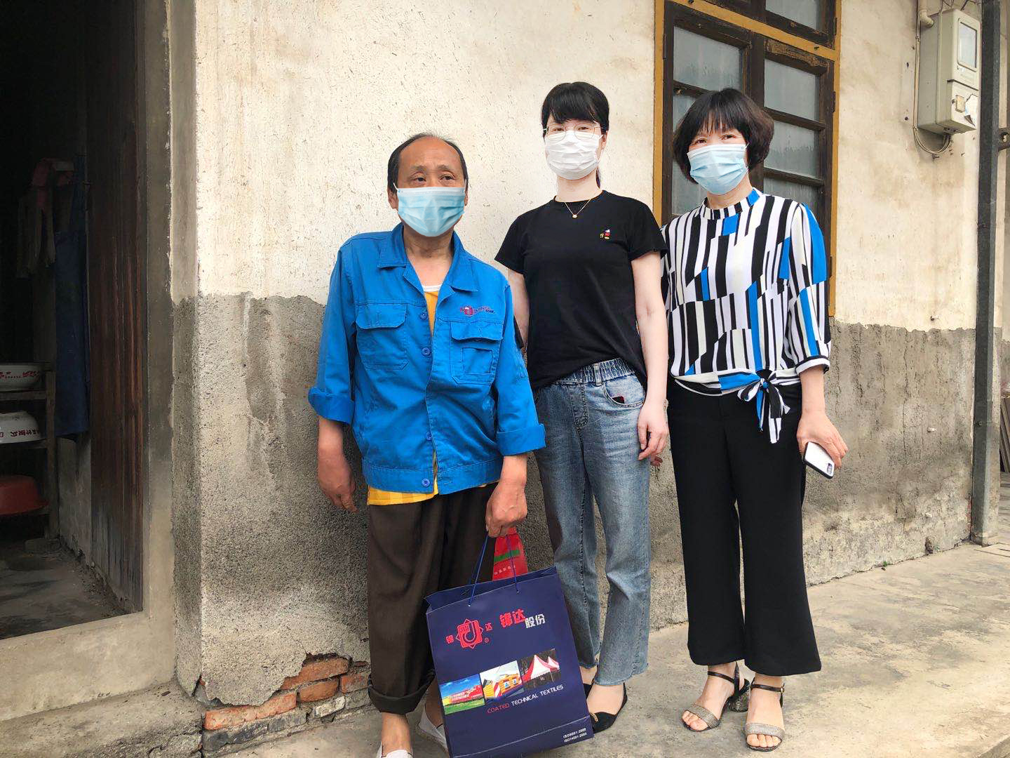 15899390172516369OKf.jpg 2020殘疾人(rén)慰問(wèn)4.jpg